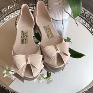Salvatore FERRAGAMO Nude Slip-Ons